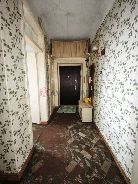 Продам 2 кімнатну квартиру у Центрі. Під ремонт