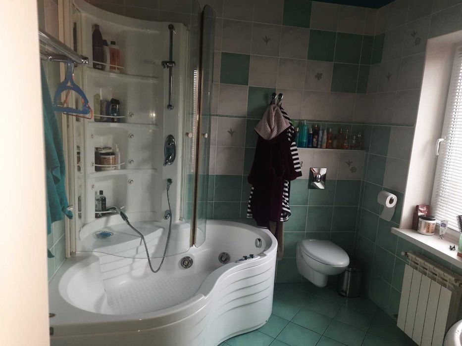 Будинок 256м² з критим басейном, сауною та зимовим садом