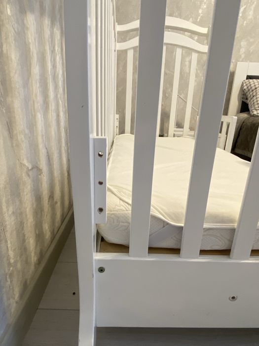 Дитяче ліжечко з маятником (можлива доставка)