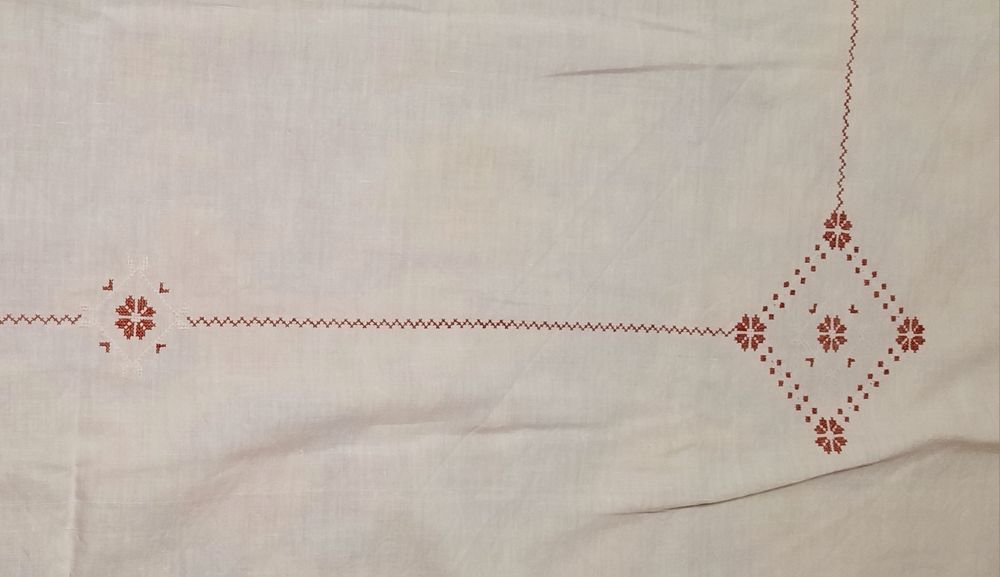 Віддам безкоштовно Вінтажна скатертина з ручною вишивкою