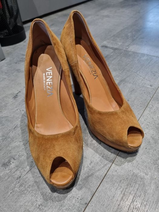 Skórzane buty na obcasie 37 Venezia