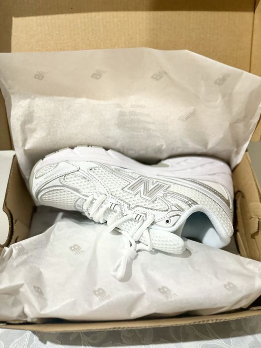 NB 740 branco e cinza, azul e branco