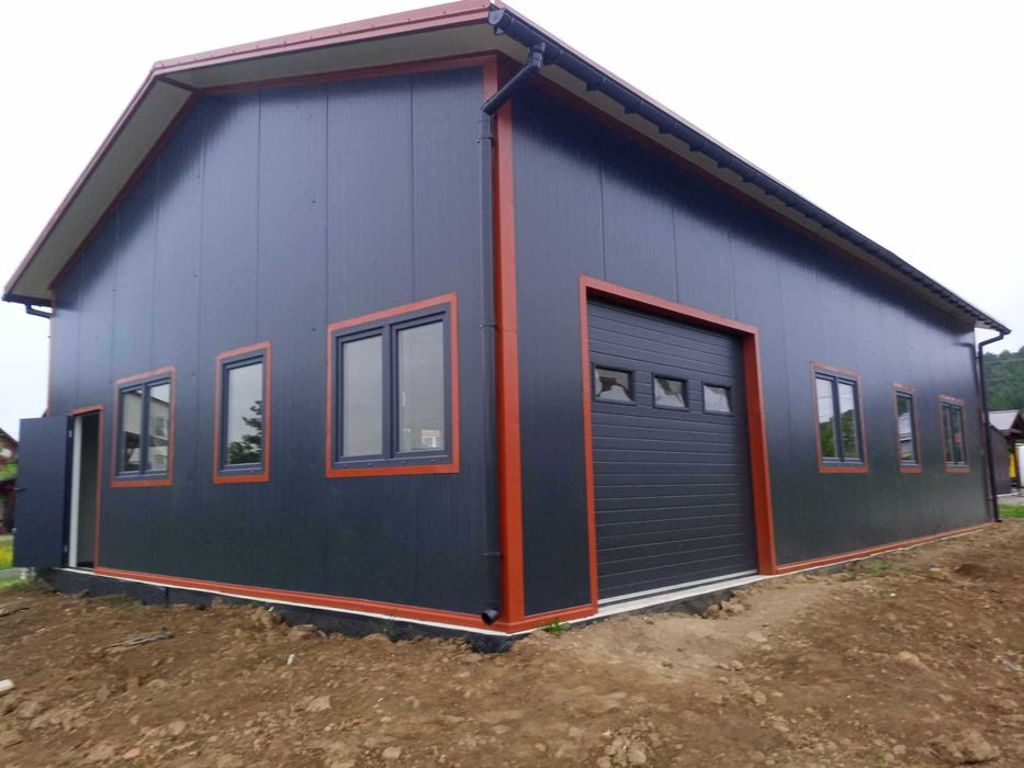 Hale/Garaże obiekty z płyty warstwowej