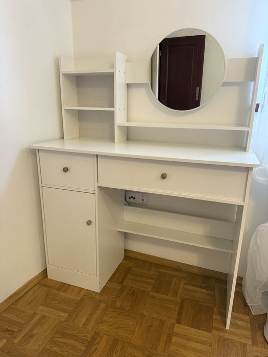 Toaletka / biurko z lustrem i półkami – biała