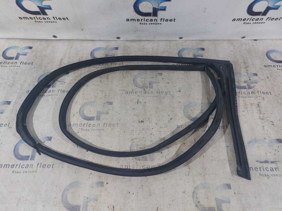 Chevrolet Trax 2018 Уплотнитель двери задней / передней