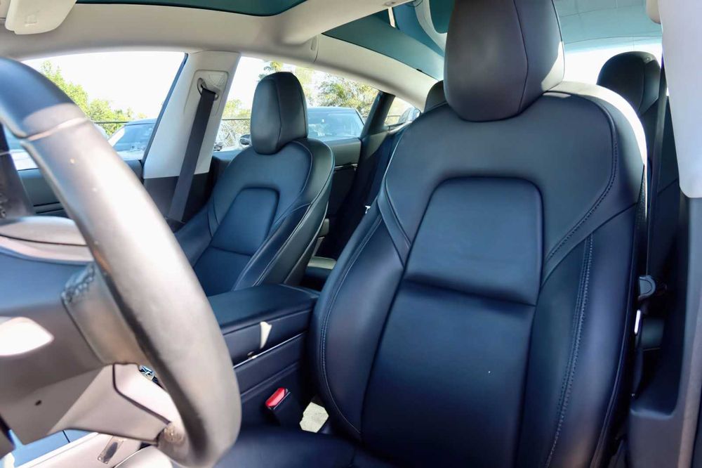Tesla Model 3      2019