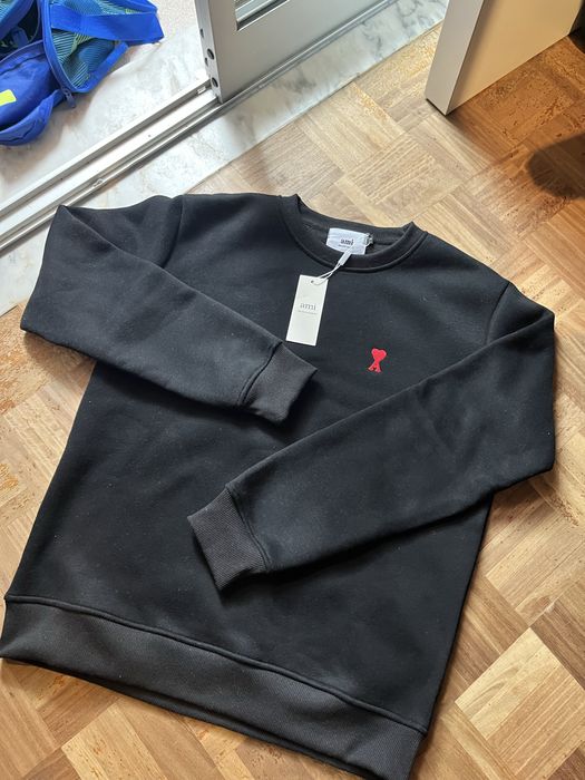 Sweatshirt AMI Paris Preta com Logo Coração  Nova com Etiqueta