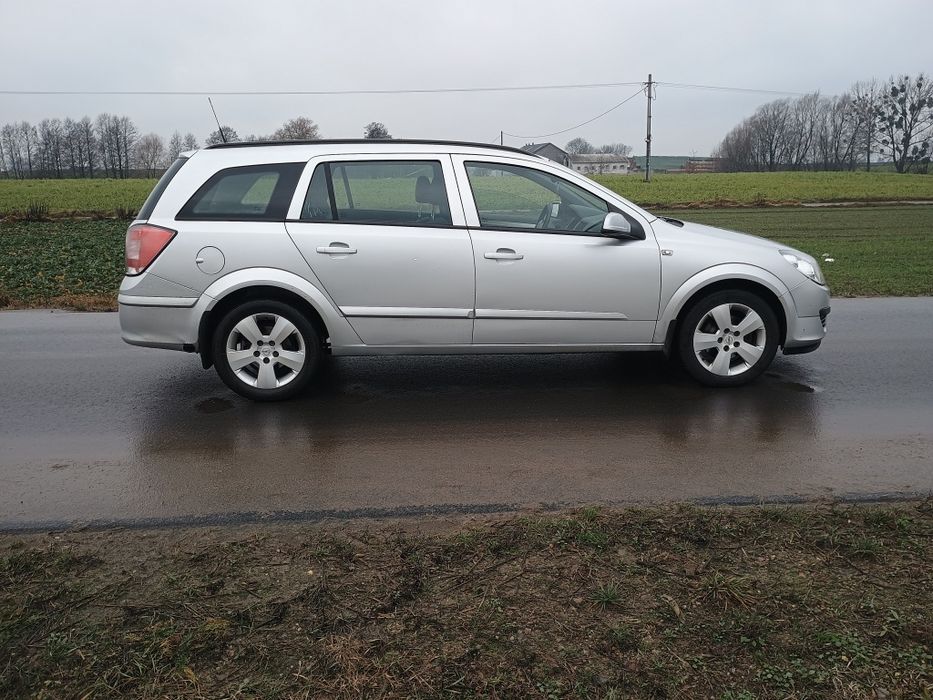 Opel Astra H kombi 1.6 2007 rok Lpg