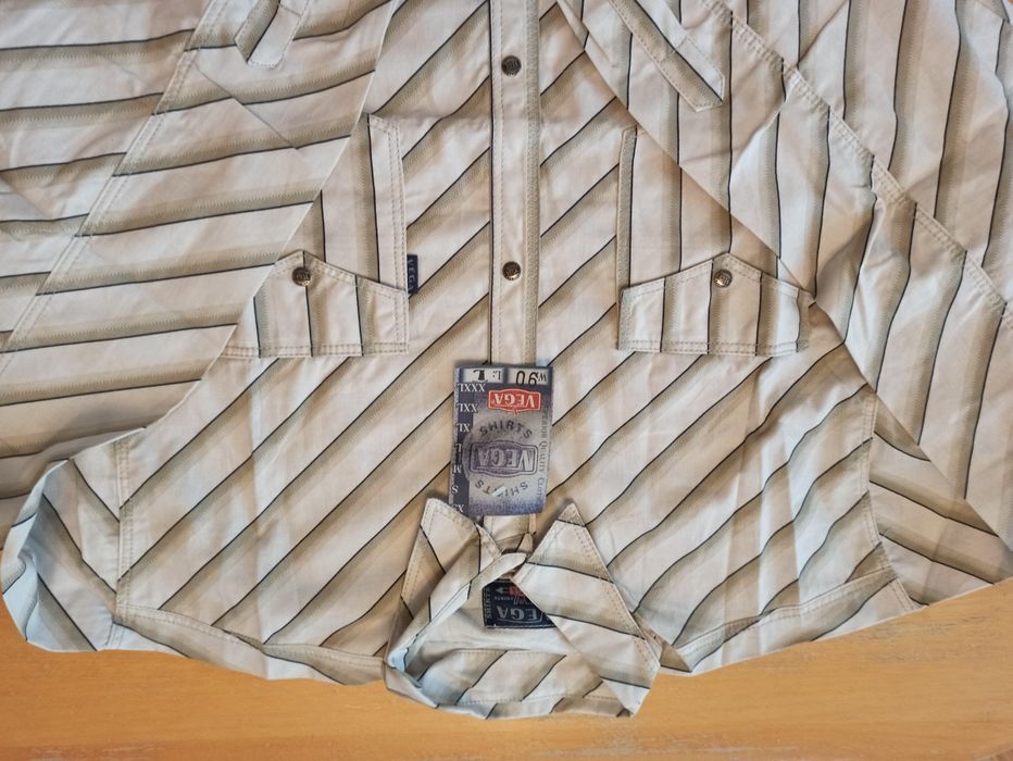 Koszula męska L/XXL, Vega, zapinana na zatrzaski.