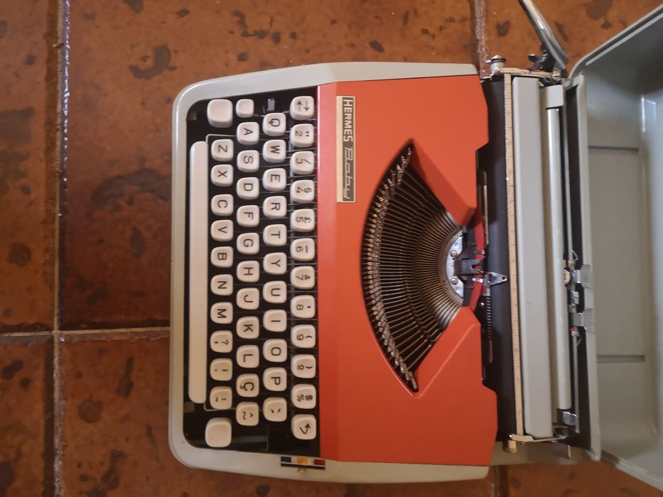 Máquina de escrever Hermes baby