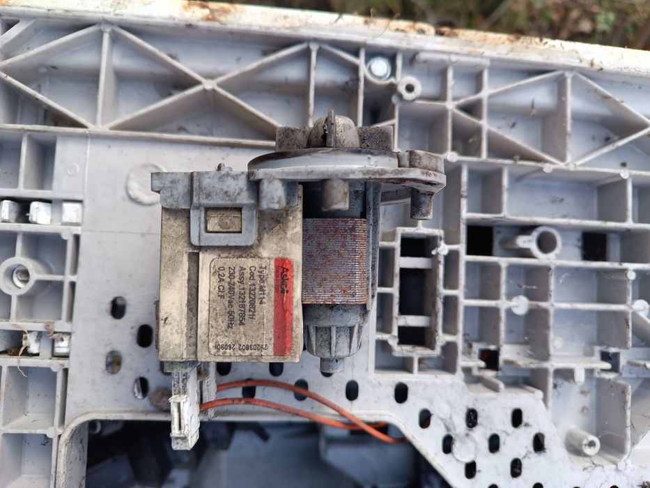 Зливний насос пральної машини Electrolux EWF1005 ,є інші зч