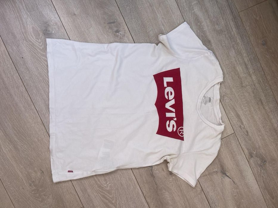 Футболка оригінал LEVIS розмір M