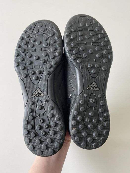 Adidas дитячі 35.5р сороконіжки