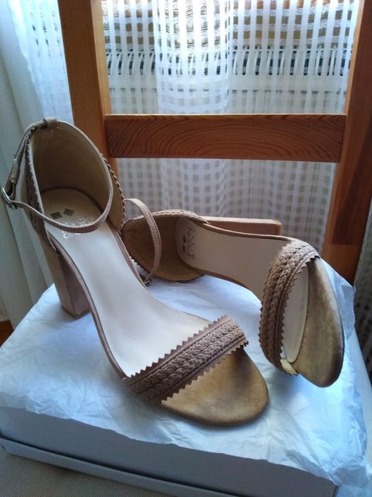 Buty damskie, sandały na obcasie