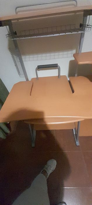 Secretária espaçosa