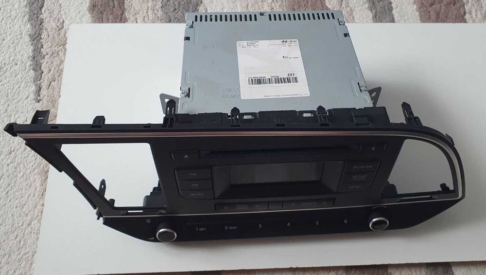 Продам автомагнітолу для автомобіля Hyundai Elantra 2016 року