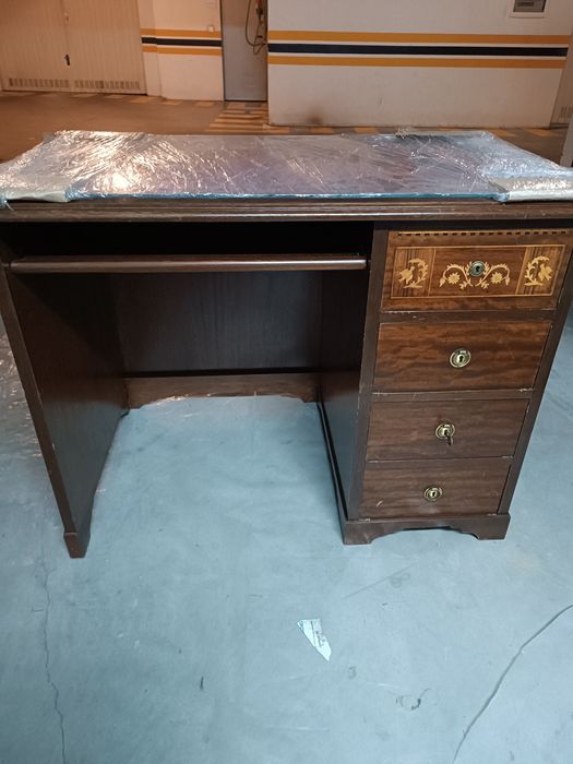 Secretária, estilo D. Maria.