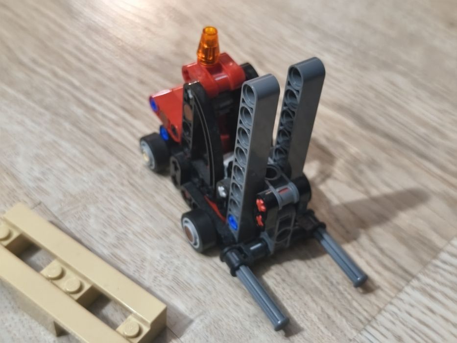 LEGO 30655 Technic - Wózek widłowy z paletą