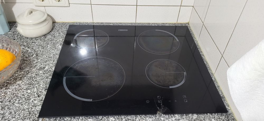 Placa vitrocerâmica Zanussi (vidro partido)