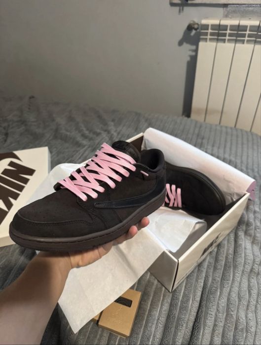 Jordan 1 Low Travis Scott Velvet Brown
