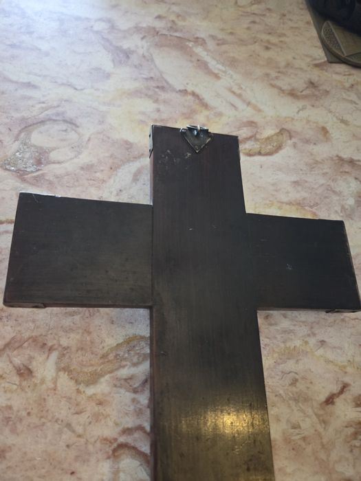 Crucifixo em prata e pau santo
