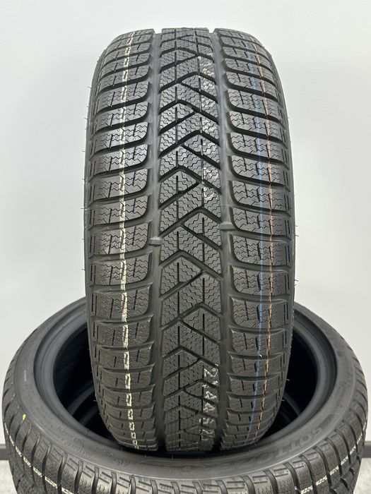 Нові зимові шини Pirelli Sottozero3 225/40 R18 92V AO