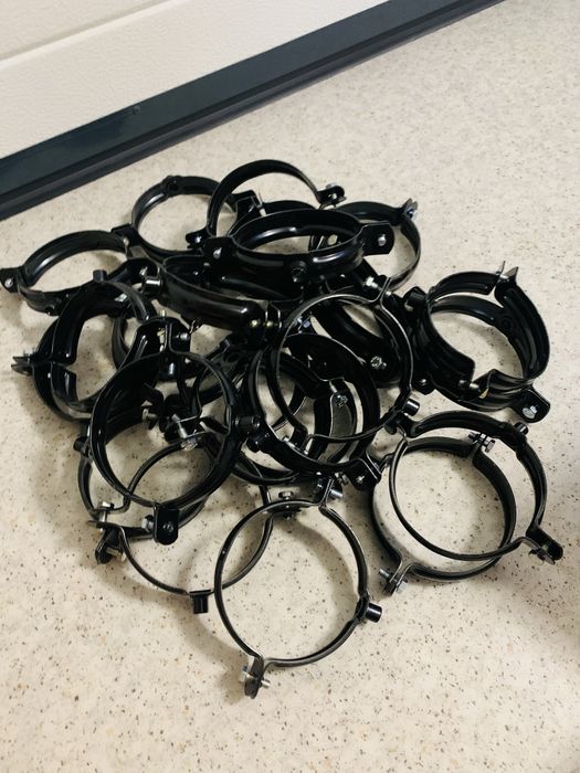 Sztucery do rynny Galeco i obejmy czarne Galeco