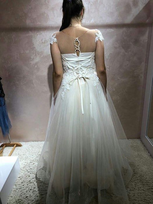 Продаю весільну сукню