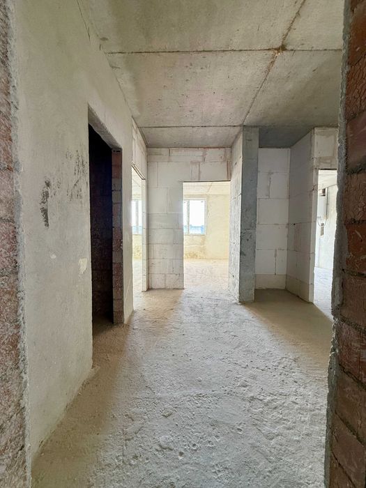 Продаж просторої 2-кімнатної квартири в Новобудові.