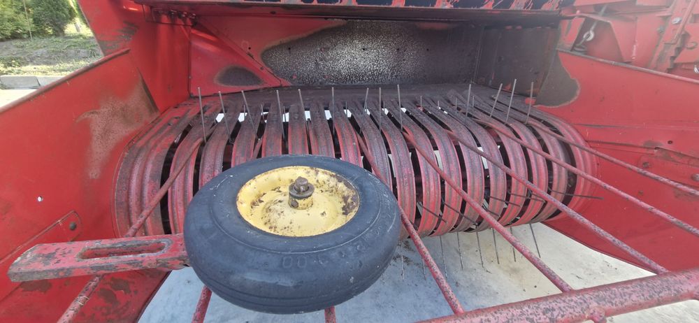 Прес-Підбирач Massey-Ferguson 124