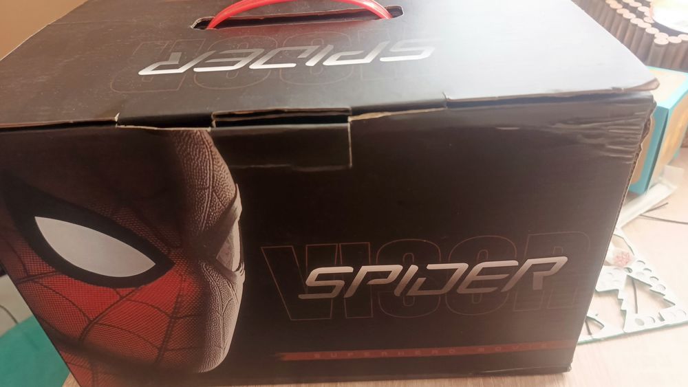 Інтерактивна маска Людина Павук з блимаючими очима на пульті - Spiderman
