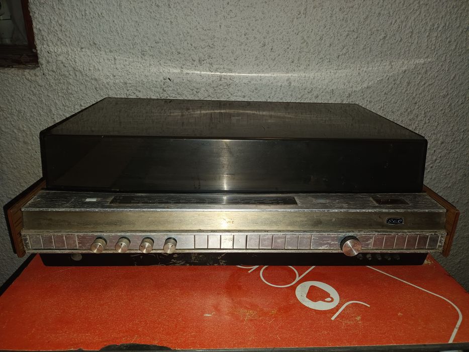 Gira discos garrard com amplificador