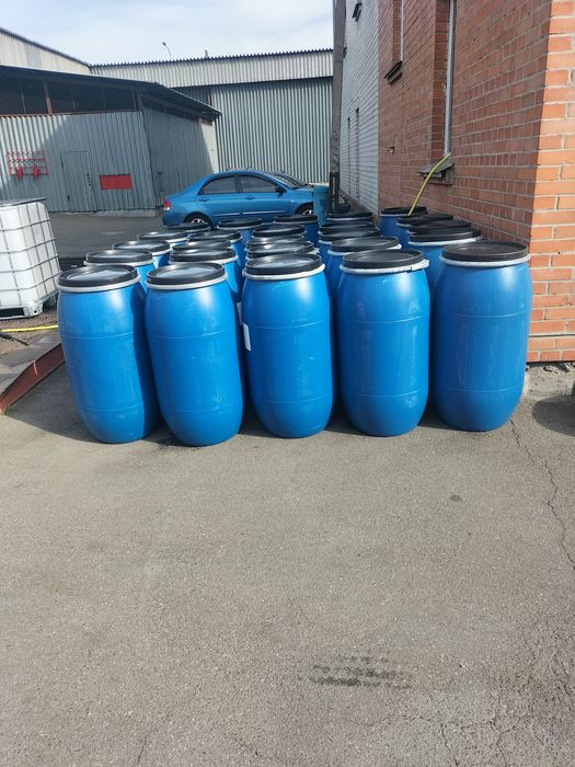 Продам бочки на 170л не митіхарчовий пластик. Для вина.