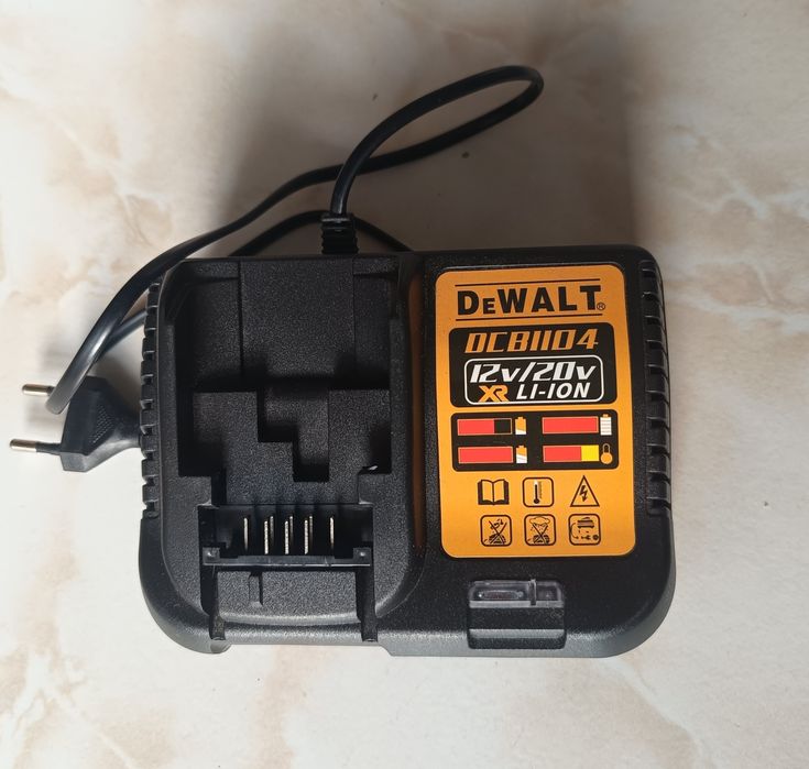 DeWalt    DCF 6202