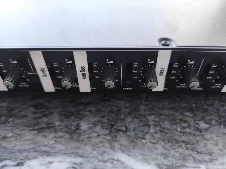 Pré-amplificador / Misturador Profissional RCF PR 4092 (9 Canais - Rack 1U)
