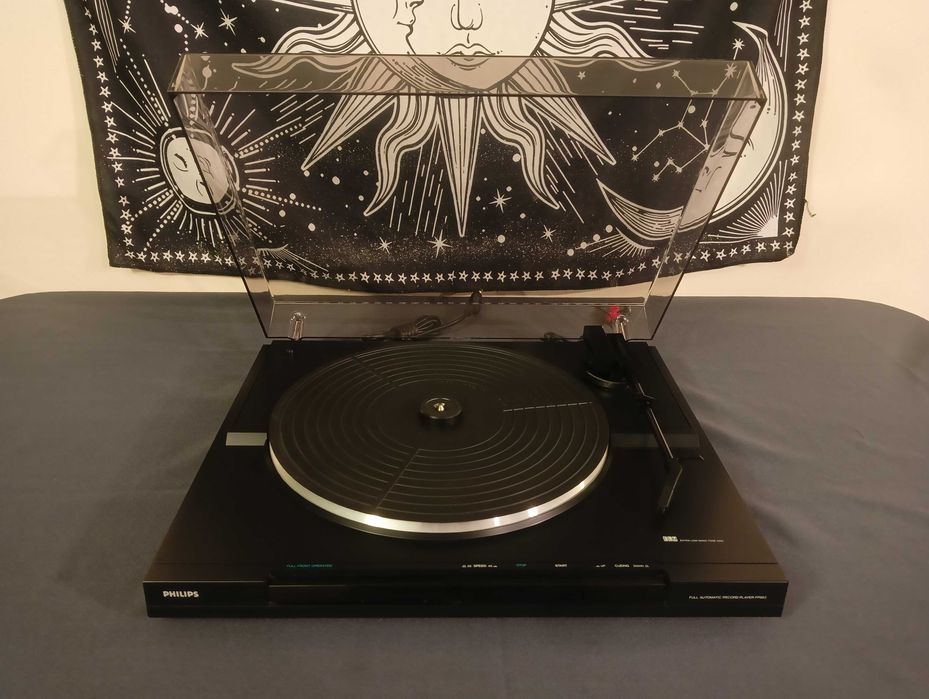 Gramofon PHILIPS FP563