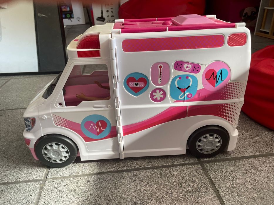 Samochód zabawkowy karetka Barbie