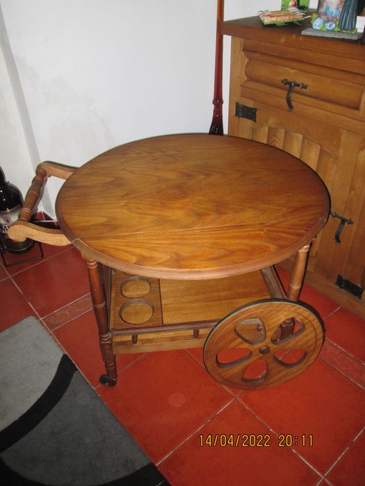 Carrinho de chá e Garrafeira em carvalho