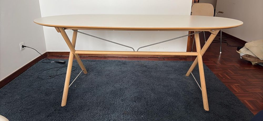 Mesa e 4 cadeiras brancas