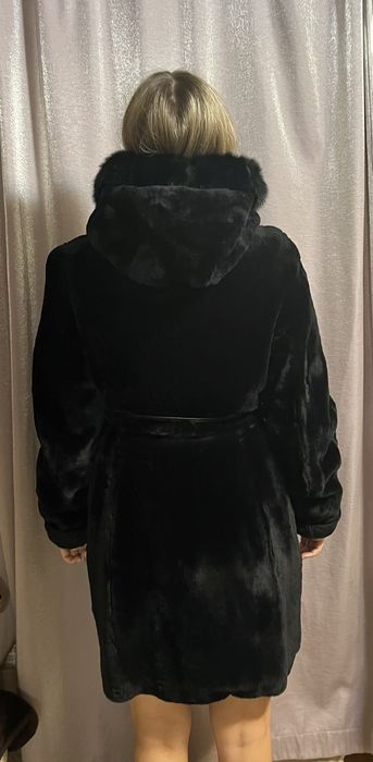 Шуба з мутону в ідеальному стані