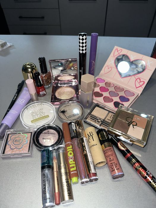 Лот косметики хороший стан