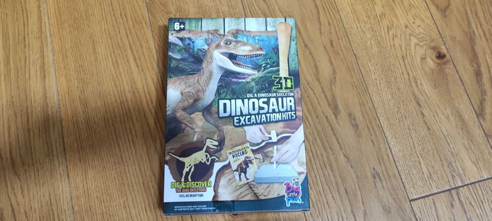 Skamieniałości velociraptor archeologia dla dzieci kości dinozaura