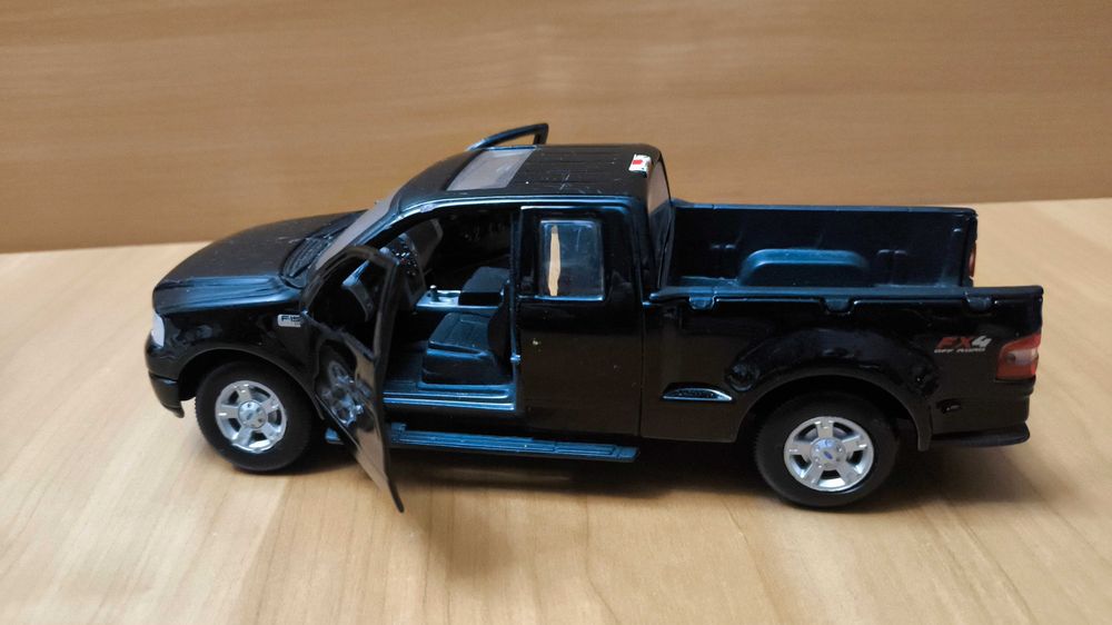Іграшкова машинка Ford F-150 FX4 1.24 Maisto