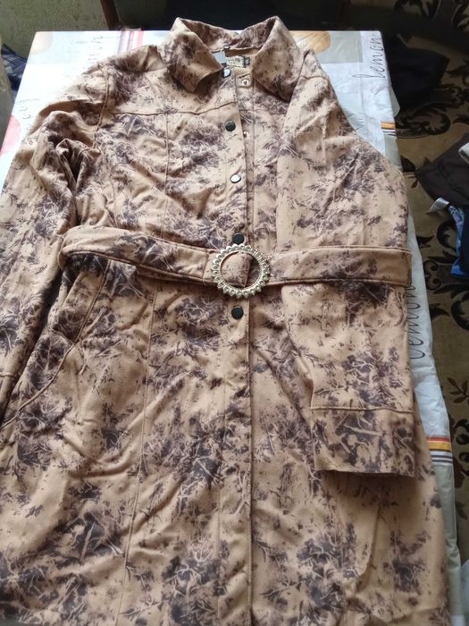 Продаю курточку  пальтона весну розмір 46-48