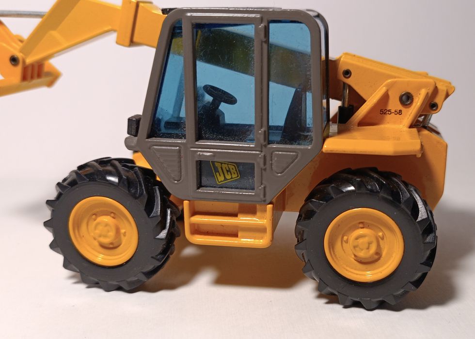 JOAL 166 JCB Loadall 525-58 1:35 – model kolekcjonerski Made In Spain