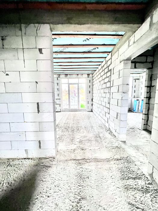 Продаю побудований одноповерховий дім  з власною ділянкою 4,5 сот. Планування супер. Газ по вулиці. Власник