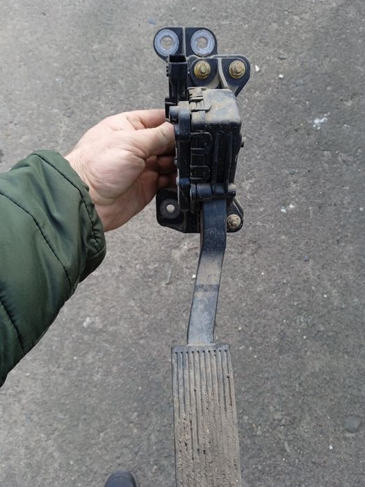 Електронна педаль газу Нісан Навара