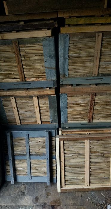 Корпуси з камишa.