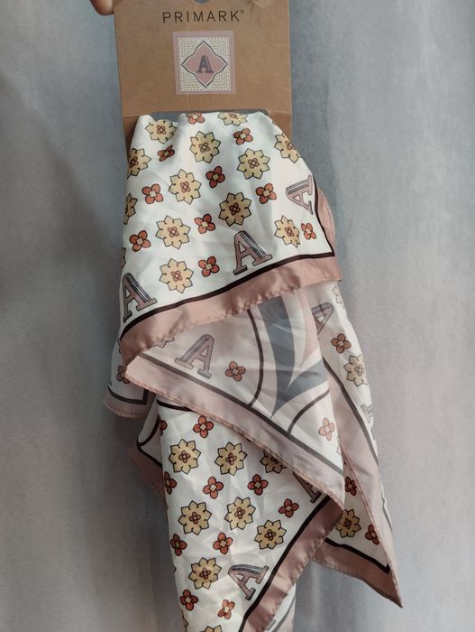 Nowa apaszka Primark z literką A