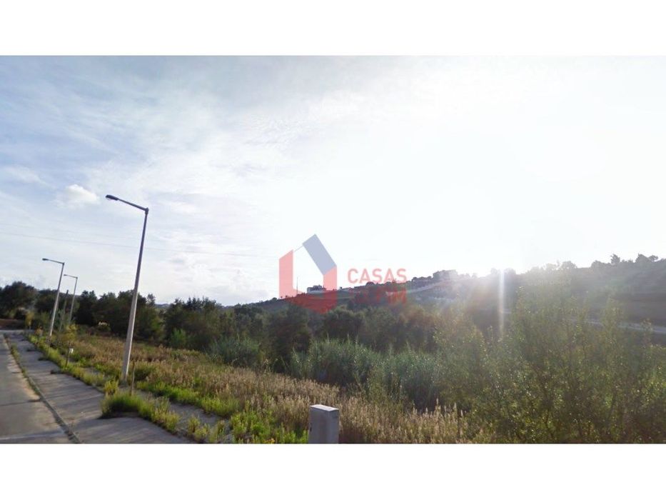 Lote com 359m2 para construção de uma moradia unifamiliar, localiza...